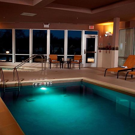 Courtyard Milwaukee Airport Hotel Bagian luar foto