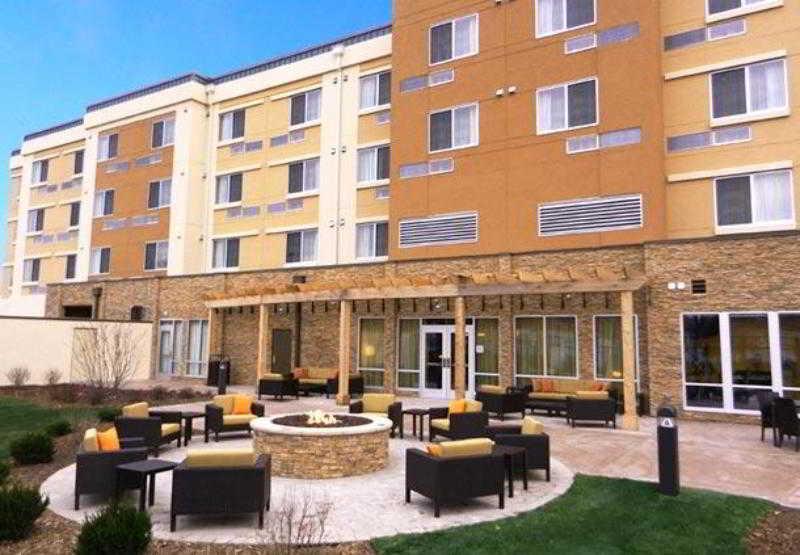 Courtyard Milwaukee Airport Hotel Bagian luar foto